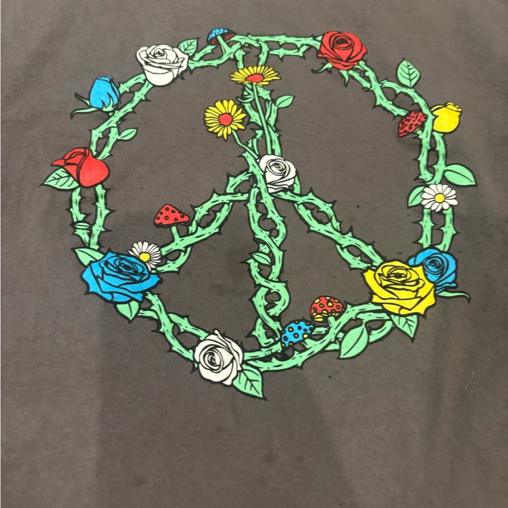 Preloved Graphic Peace Flower Short Sleeve Tee in medium - Picture 2 of 4